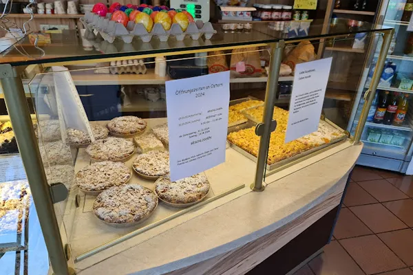Kuchentheke der Bäckerei Klein