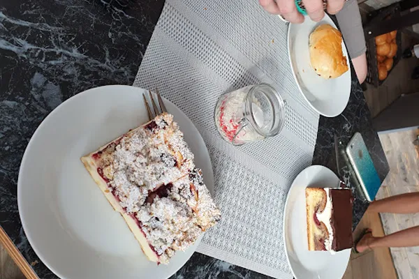 Kuchenauswahl auf Teller