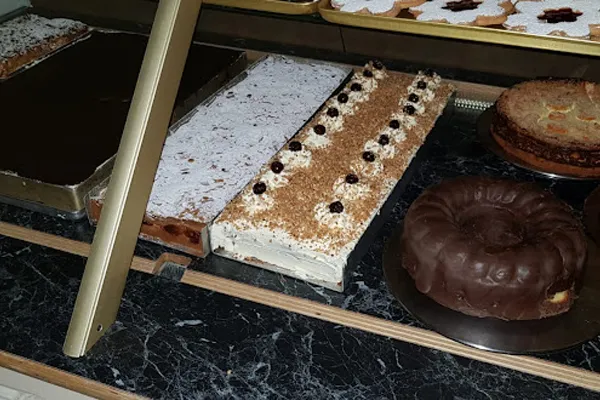frisch gebackene Kuchen und Torten