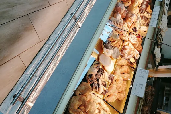 Brötchentheke der Bäckerei Klein